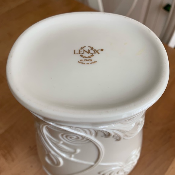 Lenox Ivory Porcelain Floral Vase - Picture 4 of 4